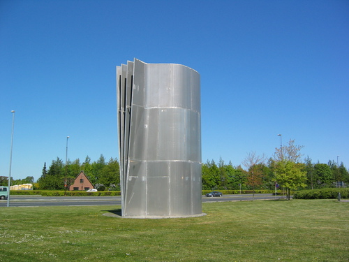 Aluminiumsskulptur af avis